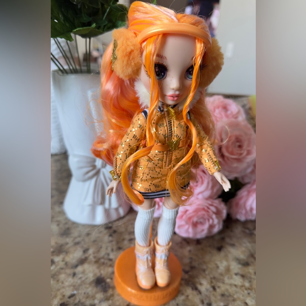 Rainbow High Poppy Winter Outfit